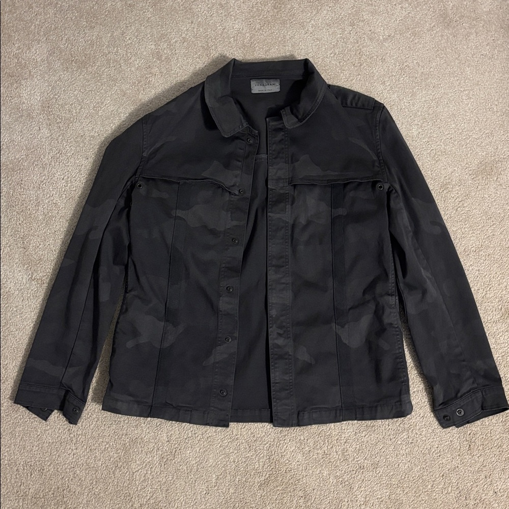 VK Nagrani men’s jacket (size Small) in excellent condition — no flaws